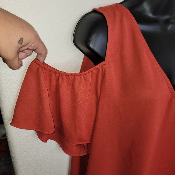 Torrid Georgette Flutter Sleeve Cold Shoulder Blouse 2/2x - Picture 4 of 6